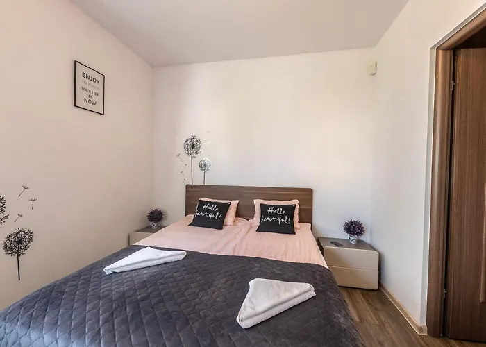 Victus Cozy Apartment With Underground Parking By Noclegi Renters